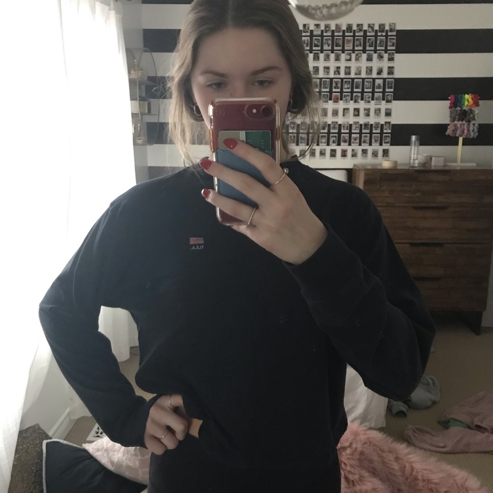 navy brandy melville cropped long sleeve! 💙